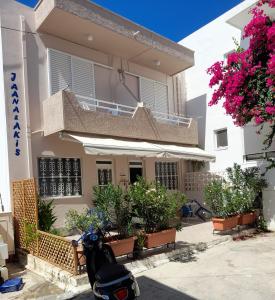 a scooter parked in front of a house at Jaana & Akis Holiday Home 1&2, Haraki in Haraki