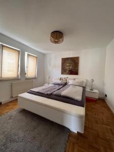 מיטה או מיטות בחדר ב-Zentrale 3 Zimmer Wohnung - Nähe Flughafen & Messe