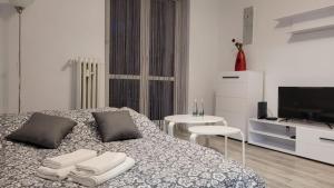 TV a/nebo společenská místnost v ubytování Apartament Tuwima