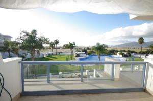 een uitzicht vanaf het balkon van een huis bij Livingtarifa Sugar in Tarifa