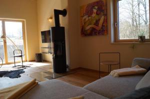a living room with a fireplace and a couch at Waldheimat in Miltach