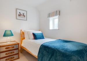 Ένα ή περισσότερα κρεβάτια σε δωμάτιο στο Pineapple Cottage