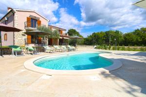 Bassein majutusasutuses Villa Dean 1912 või selle lähedal