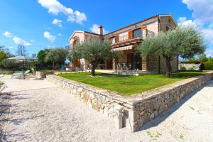 Hoone, kus puhkemaja asub