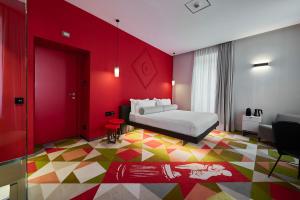 Postel nebo postele na pokoji v ubytování MyTALE Creative Academy Hotel