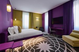 TV a/nebo společenská místnost v ubytování MyTALE Creative Academy Hotel