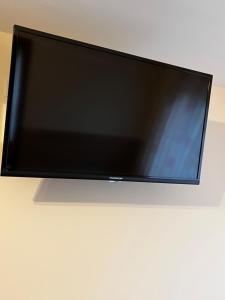 Μια τηλεόραση ή/και κέντρο ψυχαγωγίας στο Apartments Wile Süd