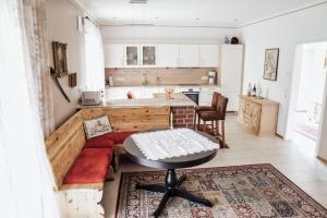 a kitchen and living room with a couch and a table at Häuschen am Waldrand in Teupitz