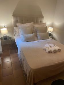 Postel nebo postele na pokoji v ubytování APARTAMENTOS TURÍSTICOS, PONCE DE LEÓN, Deluxe