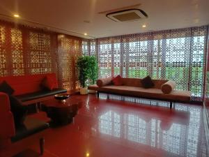 Lobbyn eller receptionsområdet på Boulevard by Design Hotel Chennai