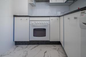 Kuchyňa alebo kuchynka v ubytovaní Apartamento Tribalia Cadiz