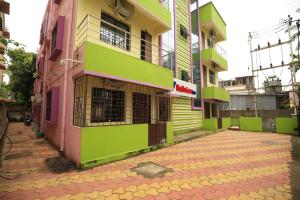 an empty street in front of a building at Railview inn Bhubaneswar in Bhubaneshwar