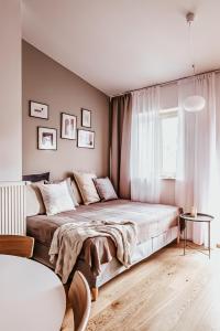 Posteľ alebo postele v izbe v ubytovaní TurnKey I Main Bus Station Apartments