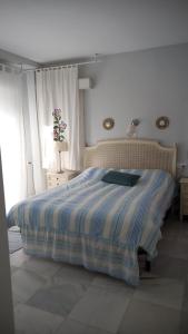 A bed or beds in a room at Magnífico piso en la playa