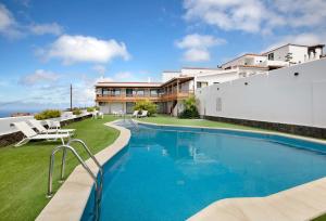 Bazén v ubytování Linaje del Pago Listán Negro nebo v jeho okolí