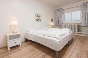 Een bed of bedden in een kamer bij Ljosafoss Lake Guest House
