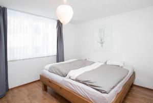 Postel nebo postele na pokoji v ubytování Big and chique Matterhorn view apartment 4 per.