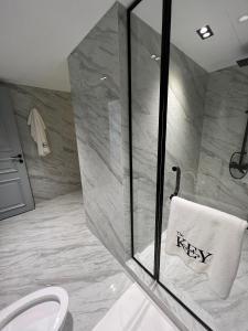 Vannituba majutusasutuses The Key - Luxury Apartment