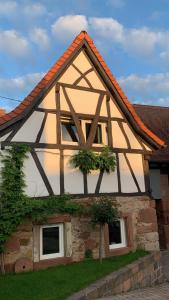 a house with two windows and a roof at Alte Scheune Birkweiler in Birkweiler