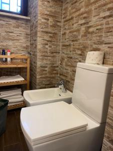 A bathroom at Katanehouse Charme