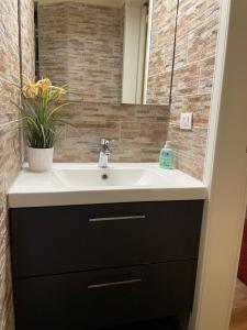 A bathroom at Katanehouse Charme
