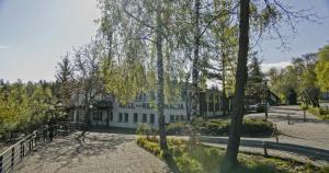 Vonkajšia záhrada v ubytovaní Hotel Na Skarpie - Charzykowy