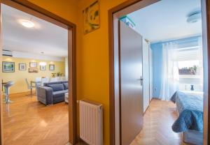 Rúm í herbergi á Apartman Silvija