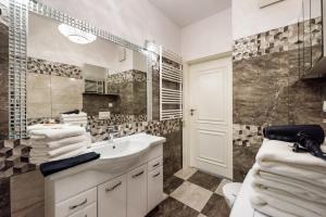 Kúpeľňa v ubytovaní Prestige Verdant Apartment + 19 fotografií