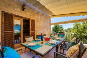 a dining room with a table and chairs at Ideal Property Mallorca - Puig d'en Guardiola in Moscari