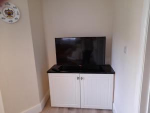 TV a/nebo společenská místnost v ubytování Canal View