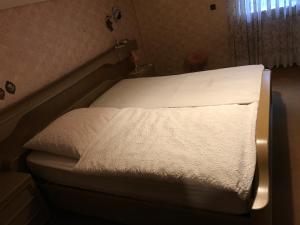 Postel nebo postele na pokoji v ubytování Gemütliches Gästehaus!