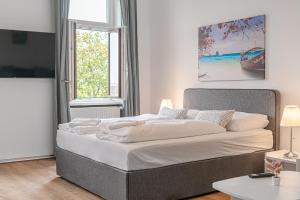 a bedroom with a large bed in a room at Welcoming 2BR Apt. near AKH- Perfect for Longstays in Vienna