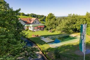 an aerial view of a house with a swimming pool at Pension Die Herberge Bad Loipersdorf in Loipersdorf bei Fürstenfeld
