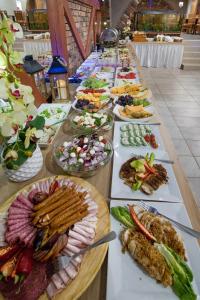 Jedlo v ubytovaní bed & breakfast alebo blízkom okolí