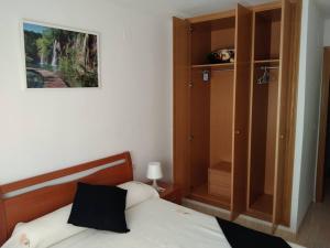 Łóżko lub łóżka w pokoju w obiekcie Apartamento de 2 dormitorios en Magic World, Marina D'or