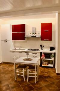 Köök või kööginurk majutusasutuses La Finestrella di Danera
