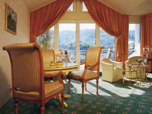Ein Sitzbereich in der Unterkunft Moselstern Hotel Brixiade &Triton