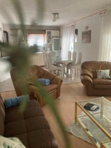 Posezení v ubytování Quite beautiful apartment in the Split Neda with 4bedrooms