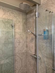a shower with a glass door in a bathroom at Lindenhof & Guesthouse in Garderen