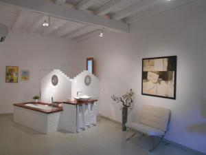 Zdjęcie z galerii obiektu LUXURY 270M² HOUSE OF CHARACTER IN OLD STONES WITH HEATED POOL, NEAR CALVI w mieście Calenzana