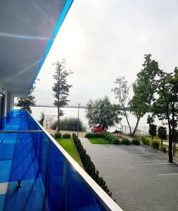 una vista dal balcone di una casa di Apartamenty Aquarius Gold Boszkowo a Boszkowo