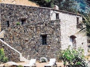Zdjęcie z galerii obiektu LUXURY 270M² HOUSE OF CHARACTER IN OLD STONES WITH HEATED POOL, NEAR CALVI w mieście Calenzana