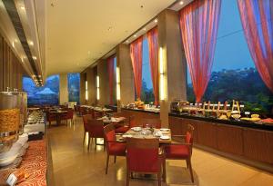 Restaurace v ubytování Fortune Select SG Highway, Ahmedabad - Member ITC Hotels' Group