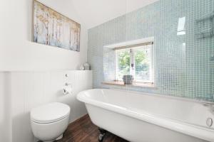 Koupelna v ubytování Rose End Cottage, a Luxury Getaway + 4 fotografie