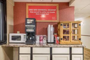 a counter with a coffee maker and a microwave on it at Econo Lodge Milwaukee Airport in Milwaukee