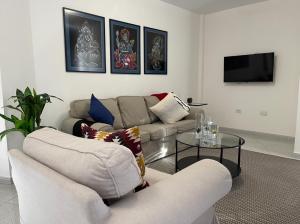 Televízia a/alebo spoločenská miestnosť v ubytovaní MC Apartments