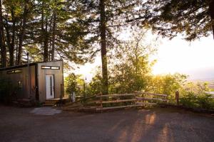 Gallery image of Tiny House Big View in Chilliwack +52 photos