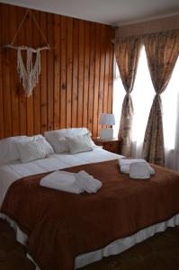 Ένα ή περισσότερα κρεβάτια σε δωμάτιο στο Hostal Los Pinos