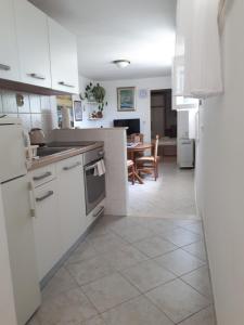 Kuchyň nebo kuchyňský kout v ubytování Apartman MAJA