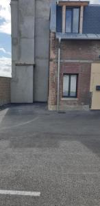 Fotografia z galérie ubytovania l'Aurore Dorée, duplex rénové - parking privé - wifi gratuit v destinácii Saint-Quentin + 5 fotografií